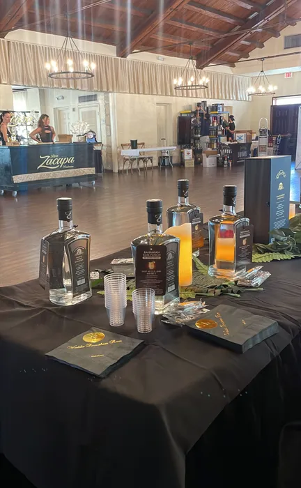 ImprintNow.nl - Custom Foil Stamped Beverage Napkin