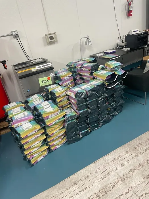 CustomProPrints.Com - Custom Poly Mailer