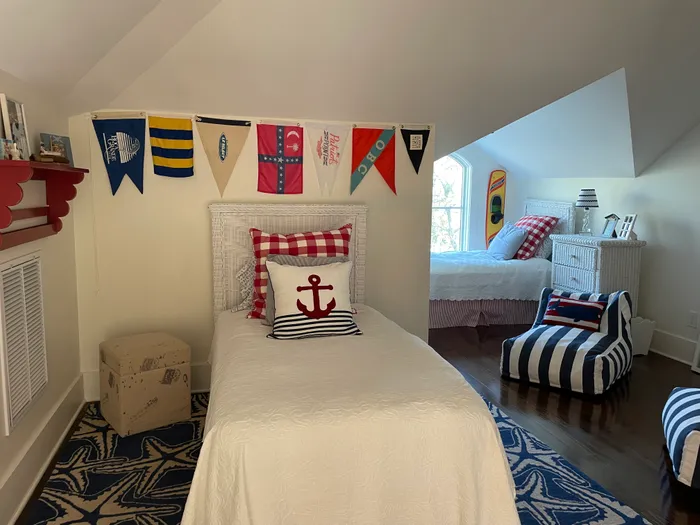 CustomProPrints.Com - Burgee Flag