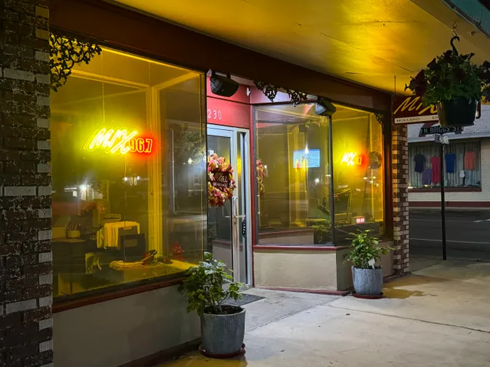 CustomProPrints.Com - Artwork Neon Sign