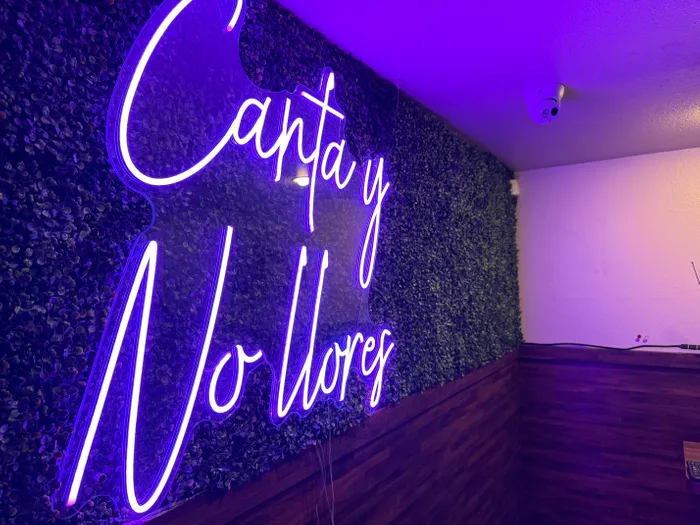 CustomProPrints.Com - Custom Neon Sign