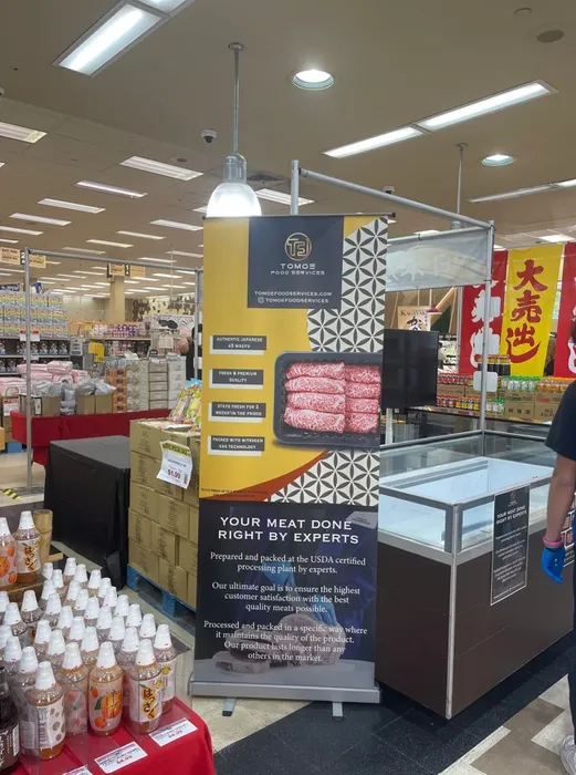 CustomProPrints.Com - Roll Up Banner Stands