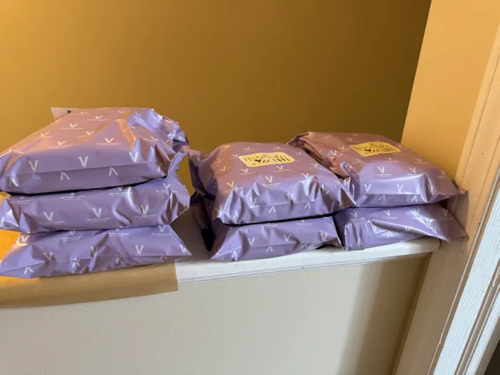 CustomProPrints.Com - Custom Poly Mailer