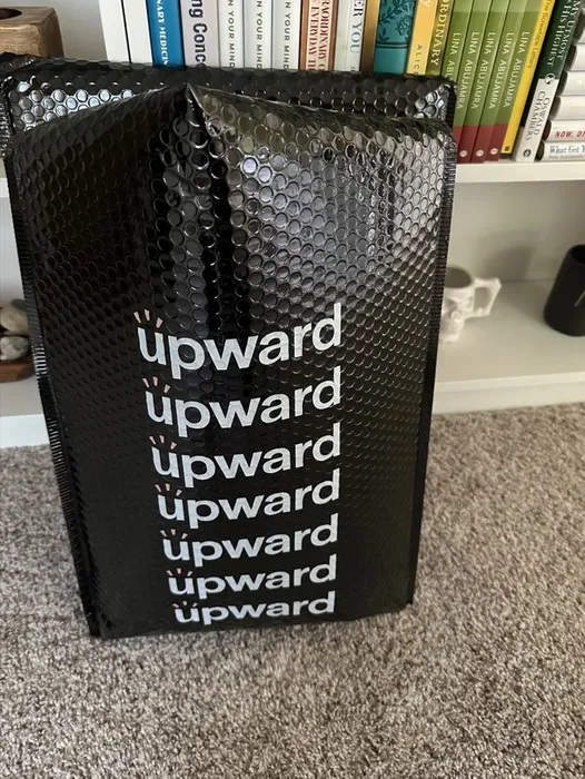 CustomProPrints.Com - Custom Holographic Bubble Mailer