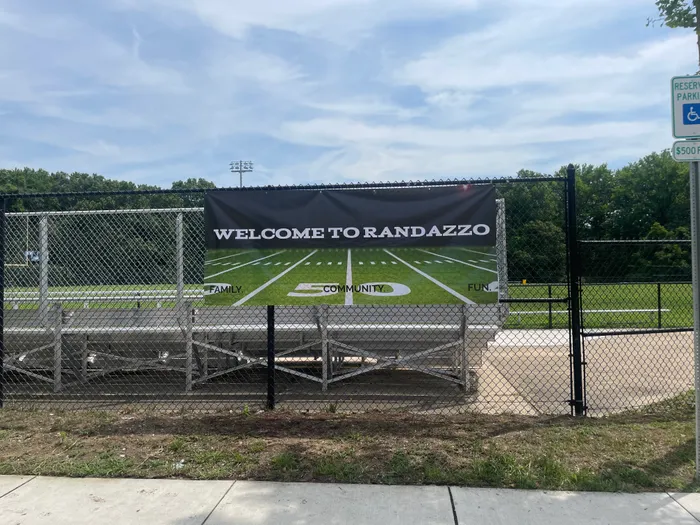 CustomProPrints.Com - Custom Vinyl Banners