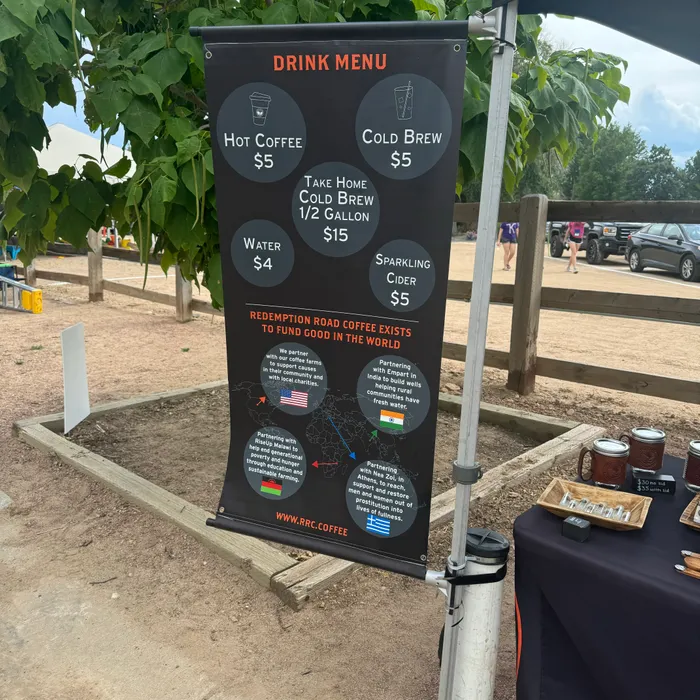 CustomProPrints.Com - Pole Banners