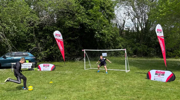 CustomProPrints.Com - Oval Pop Up Banners