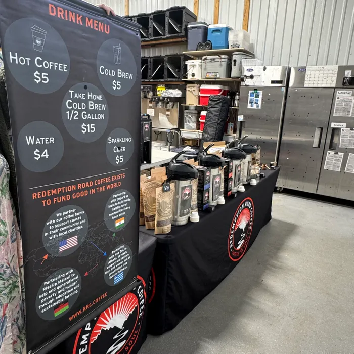 CustomProPrints.Com - Pole Banners