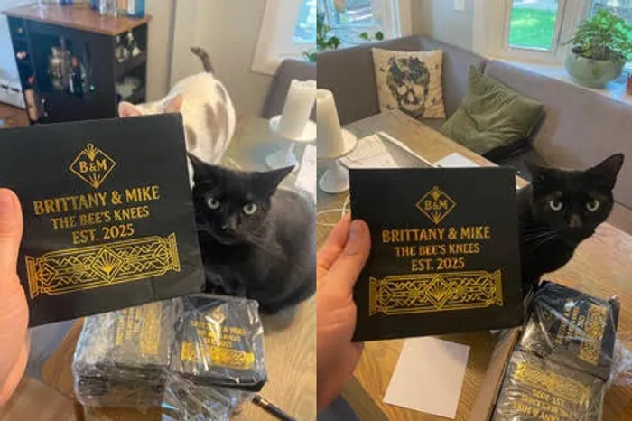 ImprintNow.nl - Custom Foil Stamped Beverage Napkin