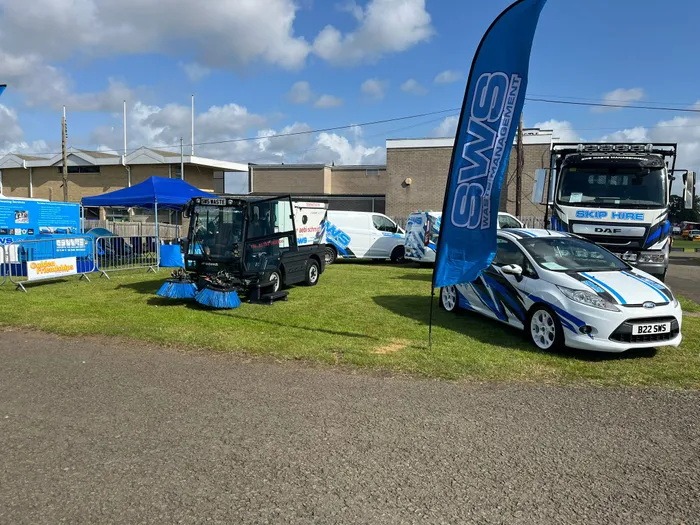 CustomProPrints.Com - Feather Flag