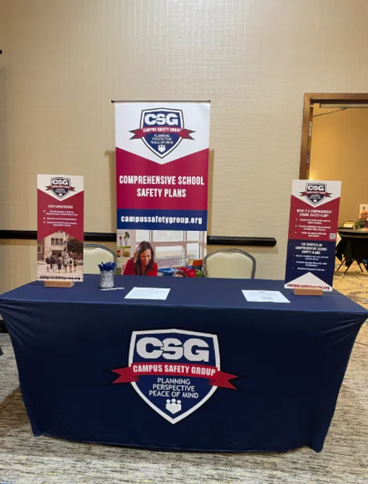 CustomProPrints.Com - Roll Up Banner Stands