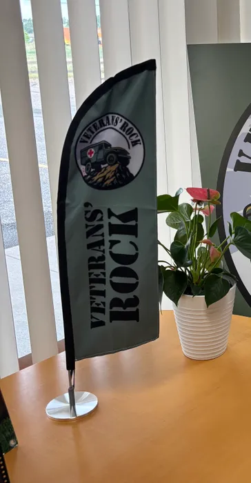 CustomProPrints.Com - Desk Flag