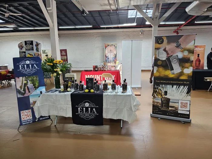 CustomProPrints.Com - Hanging Clamp Bar Banners