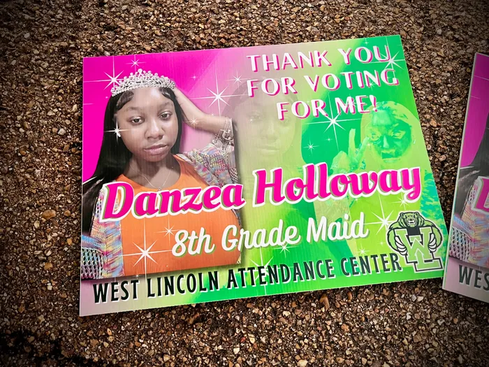 CustomShoeCharm.Com - Graduation Outdoor Yard Sign