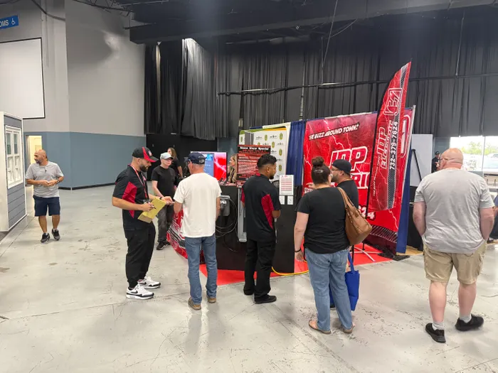 CustomProPrints.Com - Feather Flag