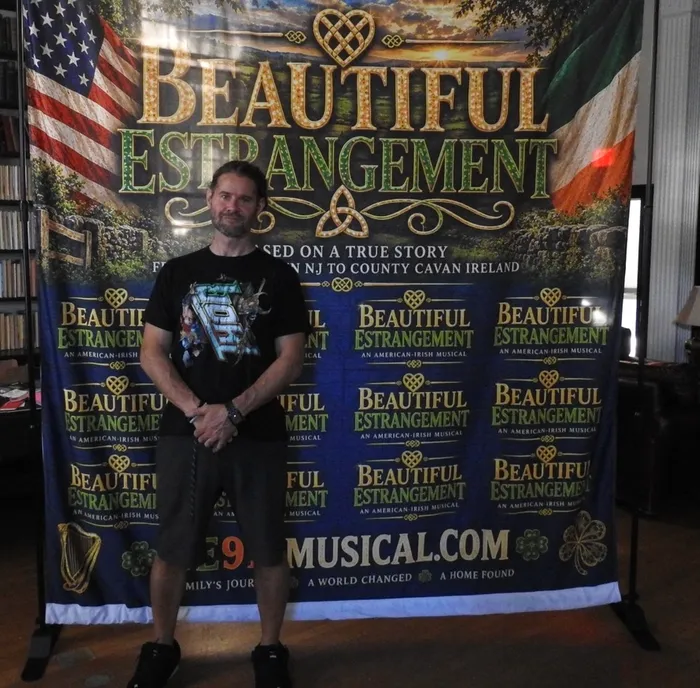 CustomProPrints.Com - Adjustable Stand Banners