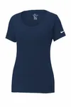 Nike Damen Dri-FIT Baumwolle/Polyester T-Shirt mit Rundhalsausschnitt. NKBQ5234 College Marine