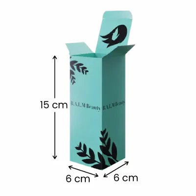 6 x 6 x 15 cm Se trata de una caja de cartón personalizada de color verde azulado con el texto "B.A.L.M Beauty" y motivos decorativos de hojas, probablemente para envases de productos de belleza.