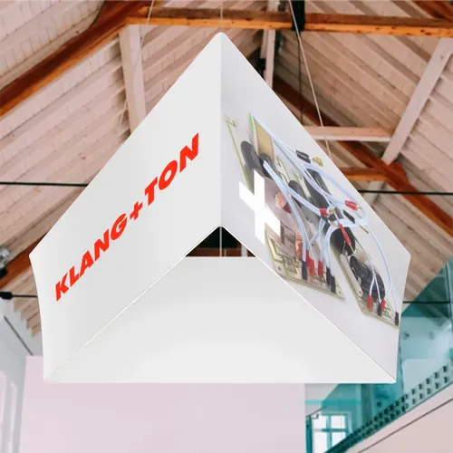 Individuelle Hängeschilder für Messen - Konisches Dreieck - Imprint Now - DE