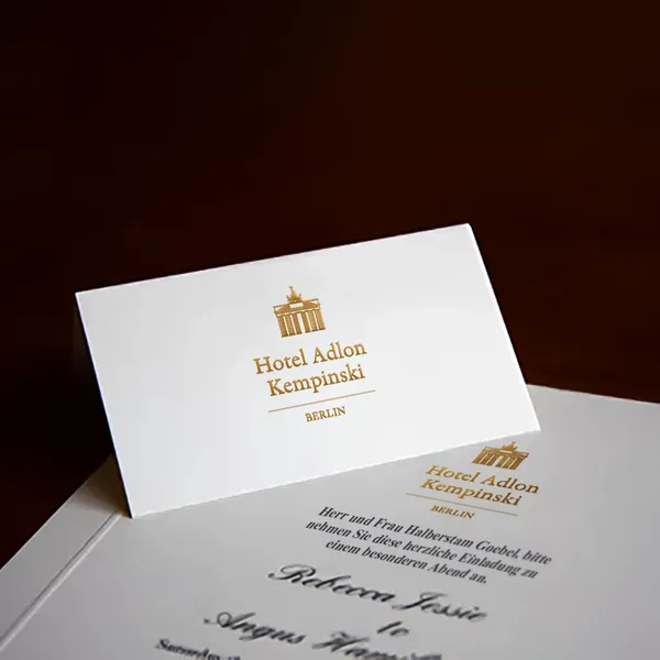 Broschüren mit Farbfolienprägung